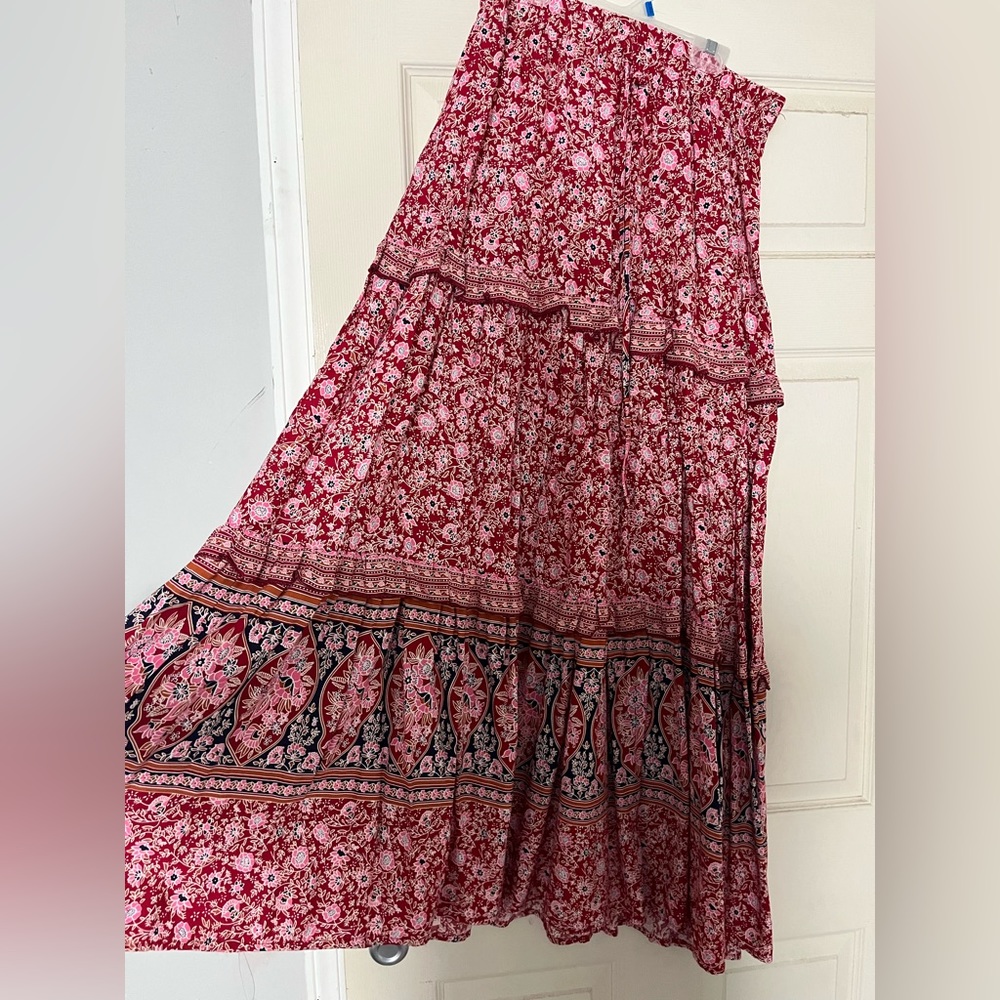 Maxi skirt, size Large.